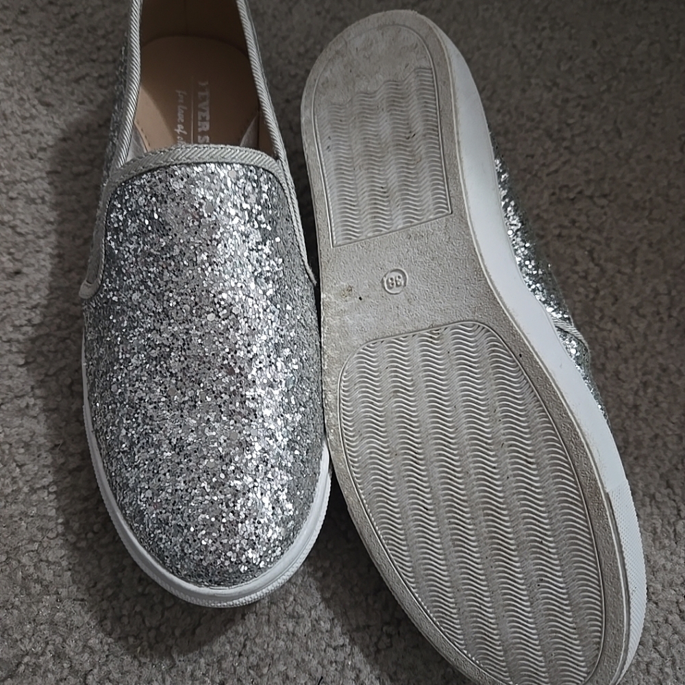 Shoes - Picture 2 of 4